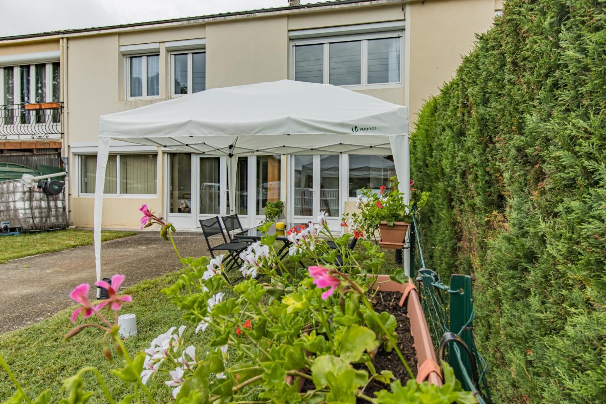 Lumineux, Bien Situe Et Tres Calme + Parking Prive Apartment Le Bugue Exterior photo