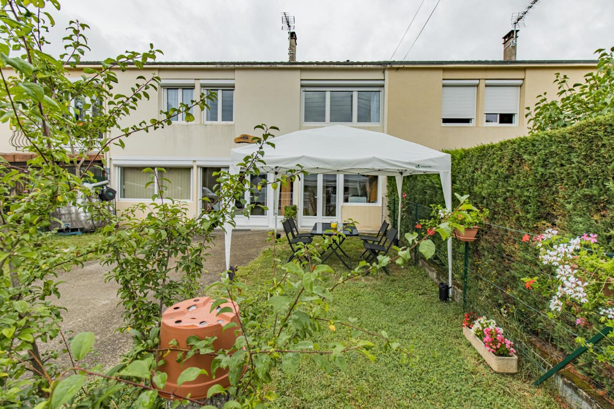 Lumineux, Bien Situe Et Tres Calme + Parking Prive Apartment Le Bugue Exterior photo
